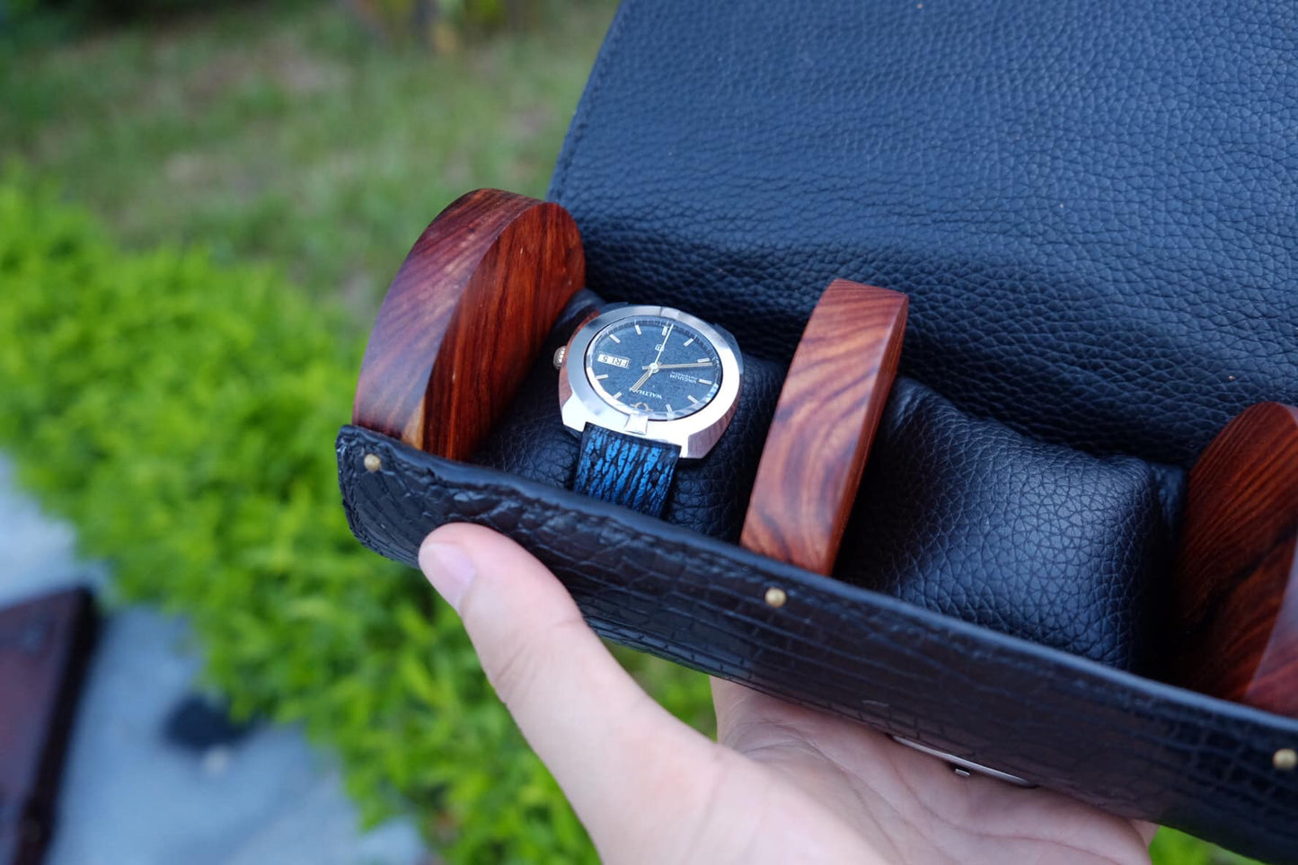 BESPOKE GENUINE BLACK CROCODILE SKIN LEATHER MIXED WOOD WATCH ROLL HDWR03