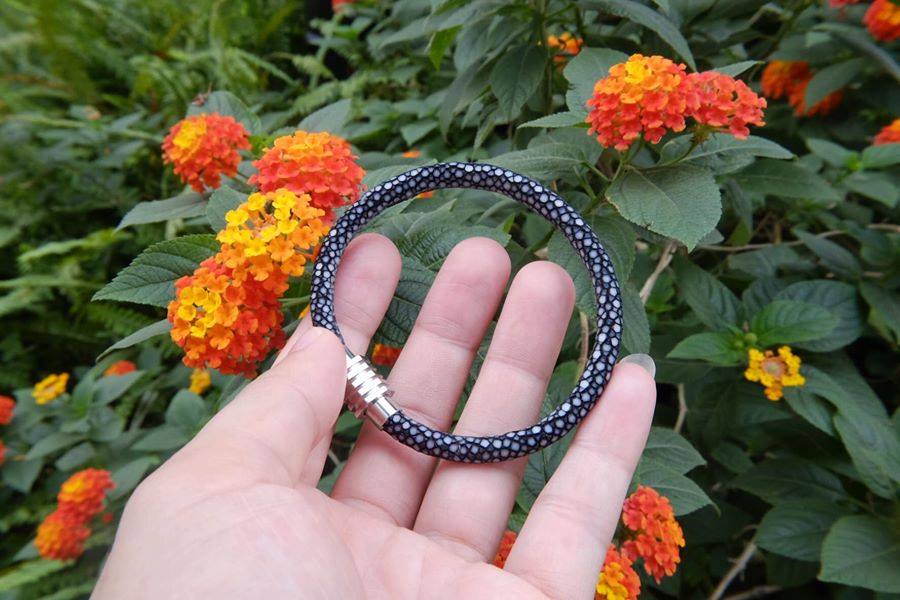 BESPOKE GENUINE BLACK STINGRAY LEATHER BRACELET HDBR05