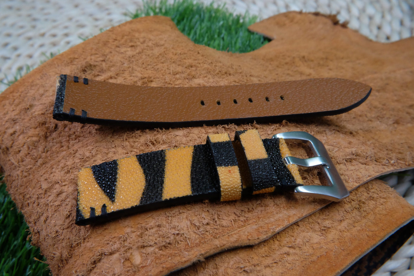 BESPOKE GENUINE WITHOUT PEARL TIGER COLOR STINGRAY LEATHER WATCH STRAP HDST58