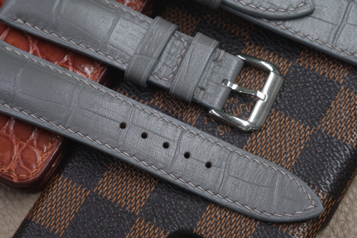 GREY CROCODILE PATTERN EMBOSSED LEATHER WATCH STRAP RD52