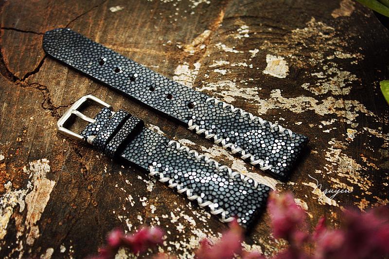 BESPOKE GENUINE NO PEARL BLACK STINGRAY LEATHER WATCH STRAP HDST05