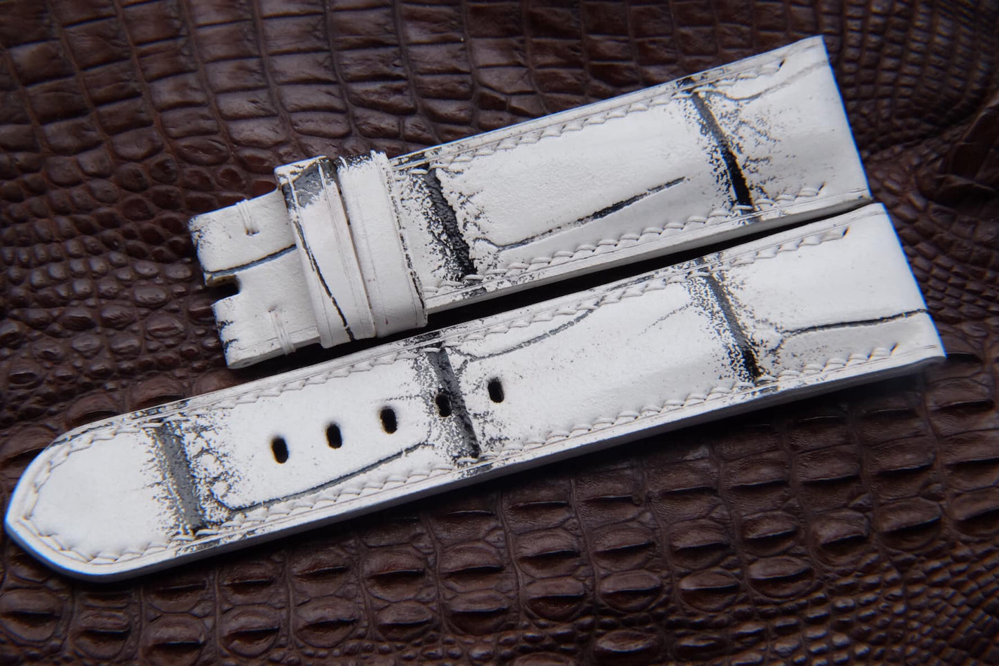 BESPOKE WHITE CROCODILE LEATHER WATCH STRAP HDCS53