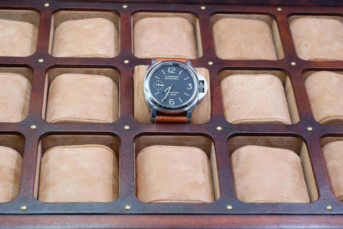 Bespoke hand dyed patina leather watch case for 18 watches HDSTC02