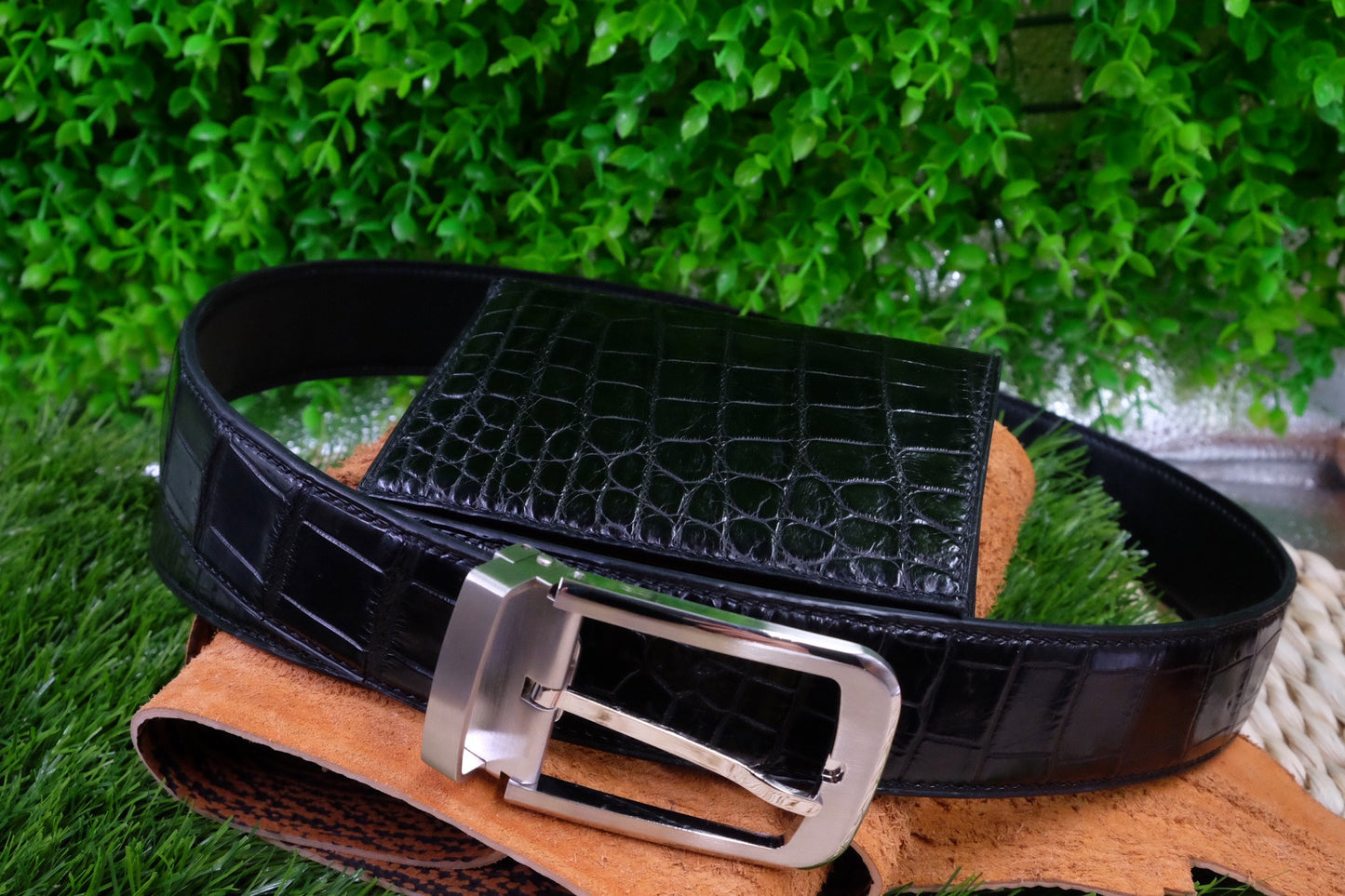 Black crocodile leather belt HDBE10