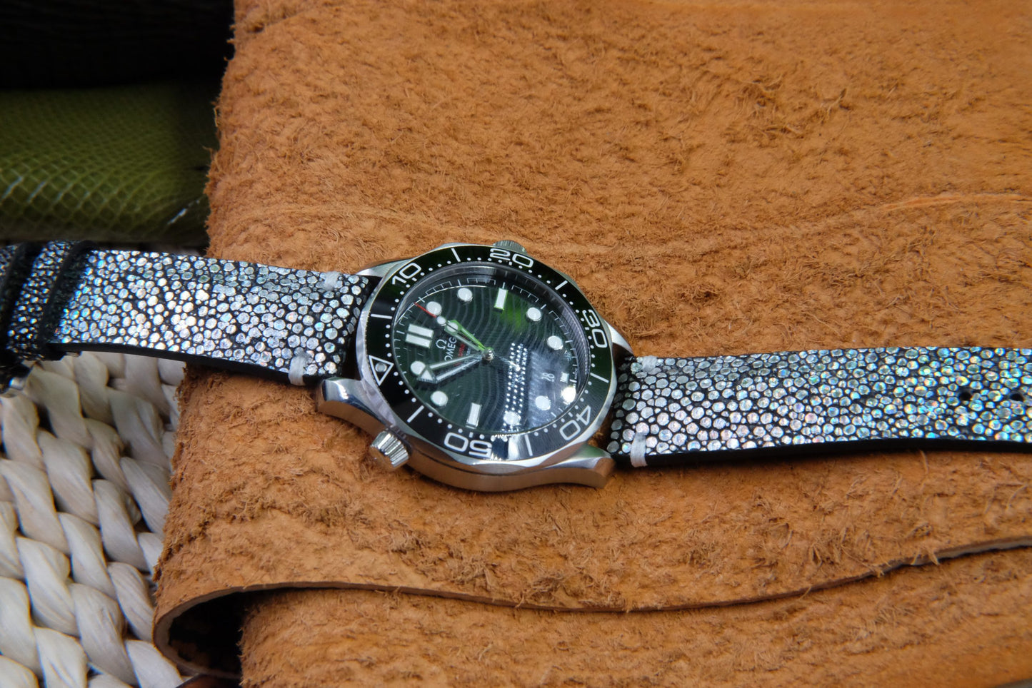 BESPOKE GENUINE WITHOUT PEARL DIAMOND STINGRAY LEATHER WATCH STRAP HDST59