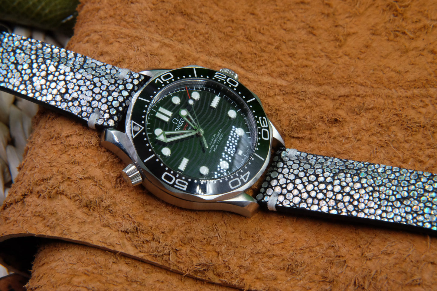 BESPOKE GENUINE WITHOUT PEARL DIAMOND STINGRAY LEATHER WATCH STRAP HDST59