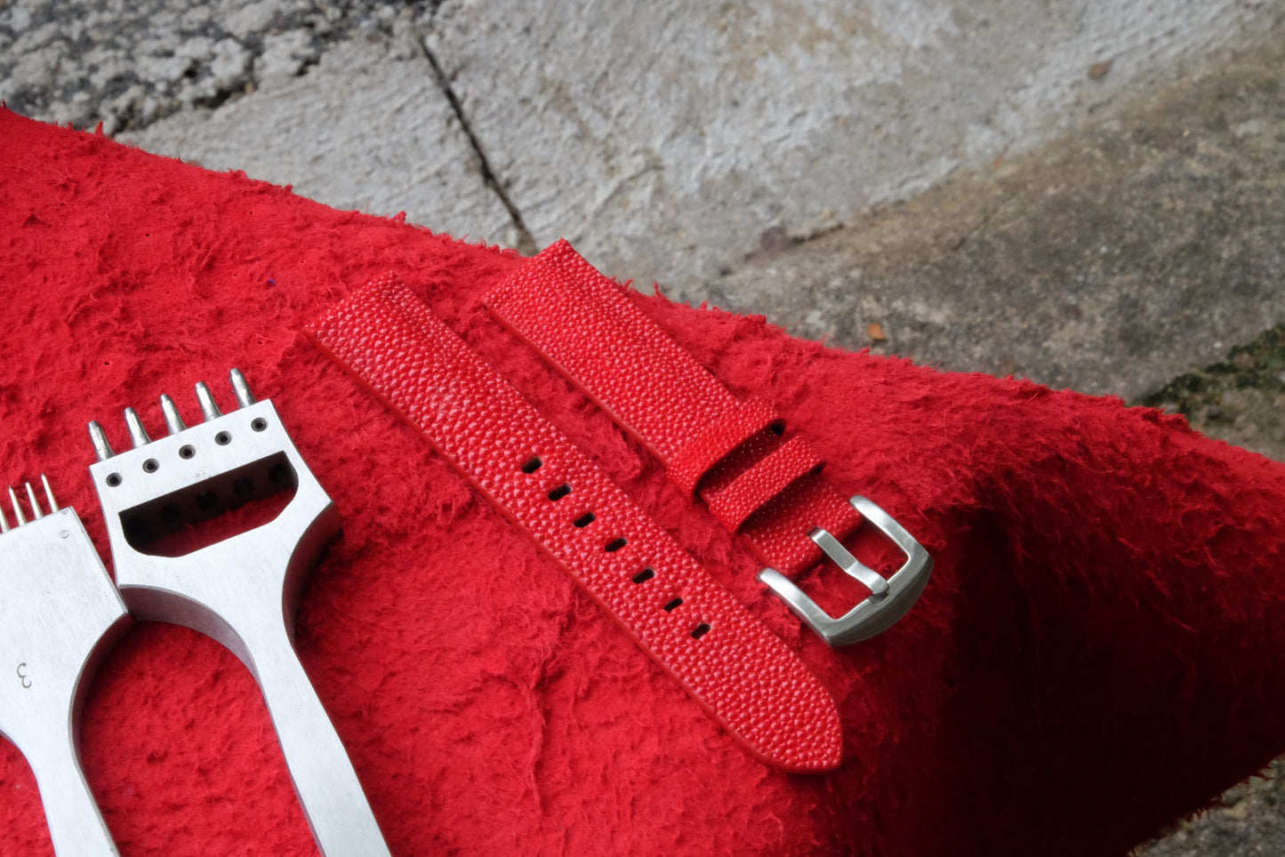 BESPOKE GENUINE RED WITHOUT PEARL STINGRAY LEATHER WATCH STRAP HDOS23