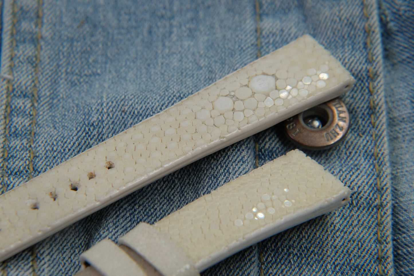 BESPOKE GENUINE SINGLE PEARL WHITE STINGRAY LEATHER WATCH STRAP HDST56