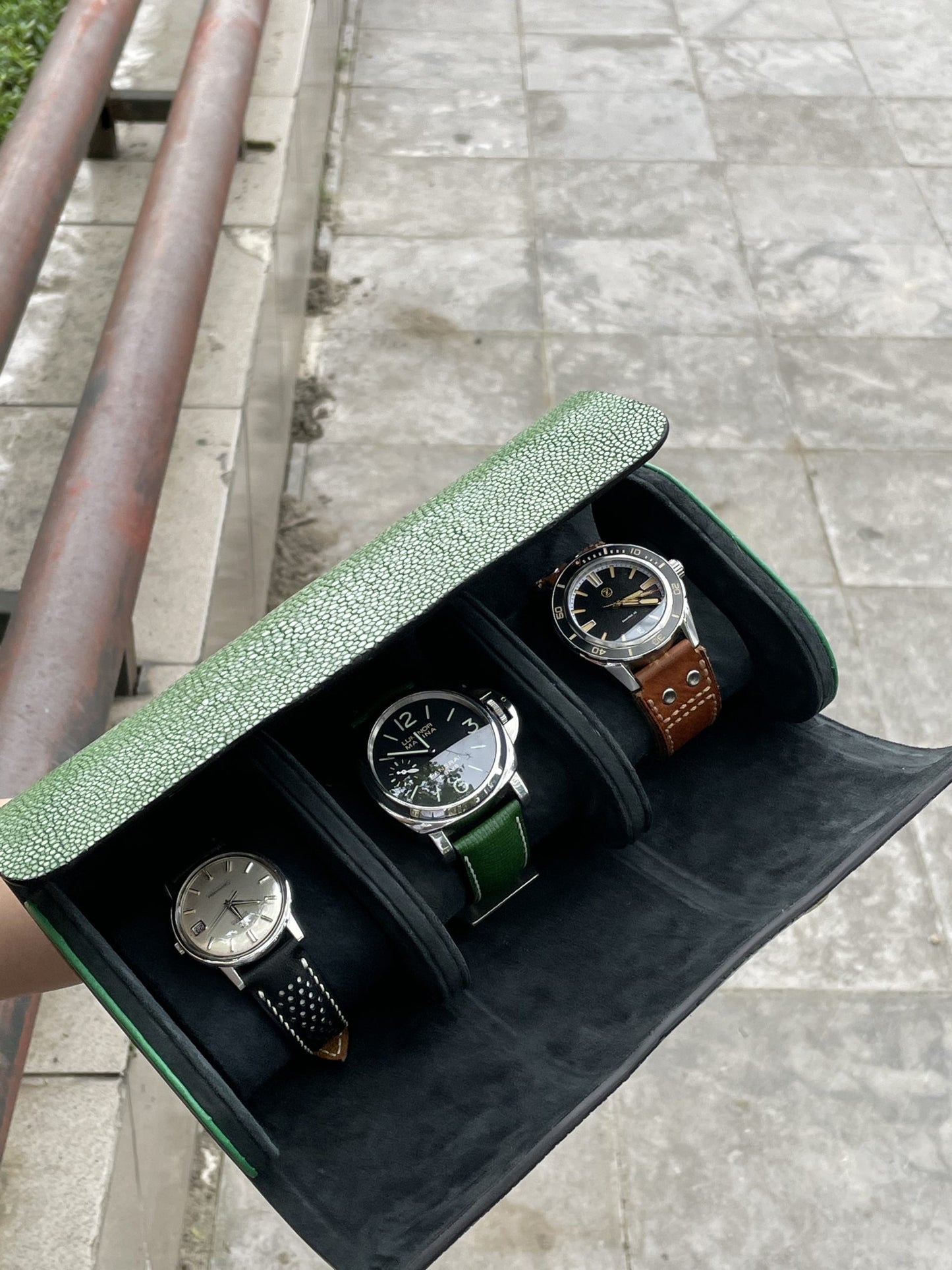 Green Stingray leather 3 watch roll HDWR06