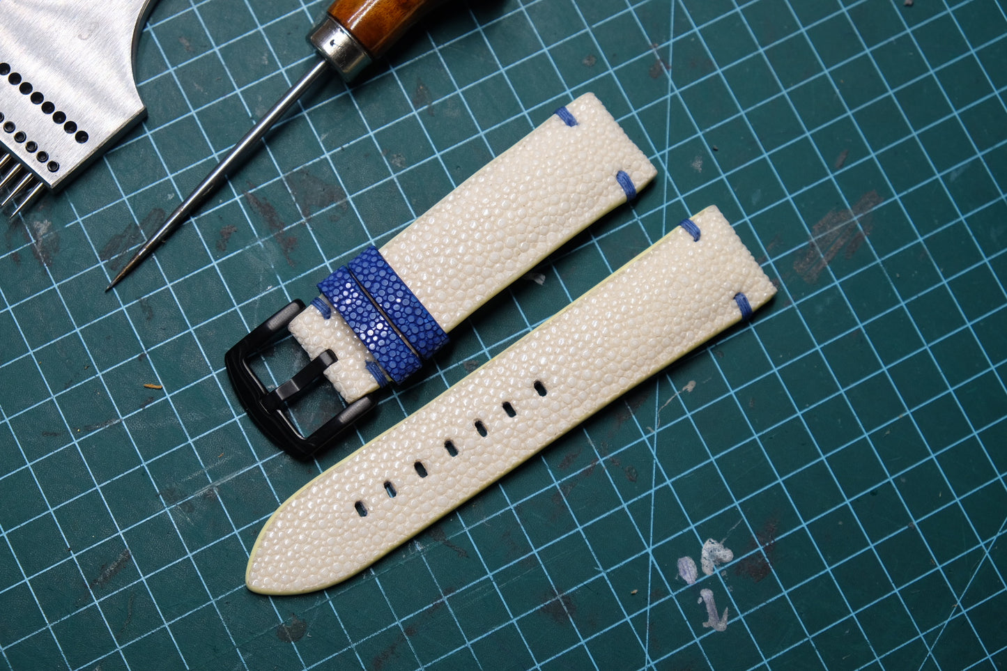 White no pearl stingray leather watch strap HDST86