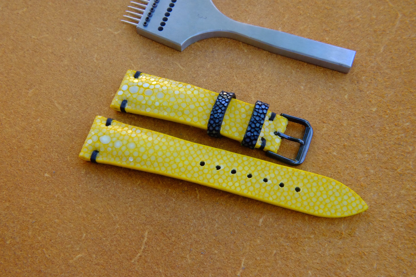 Yellow double pearl stingray leather strap HDST125