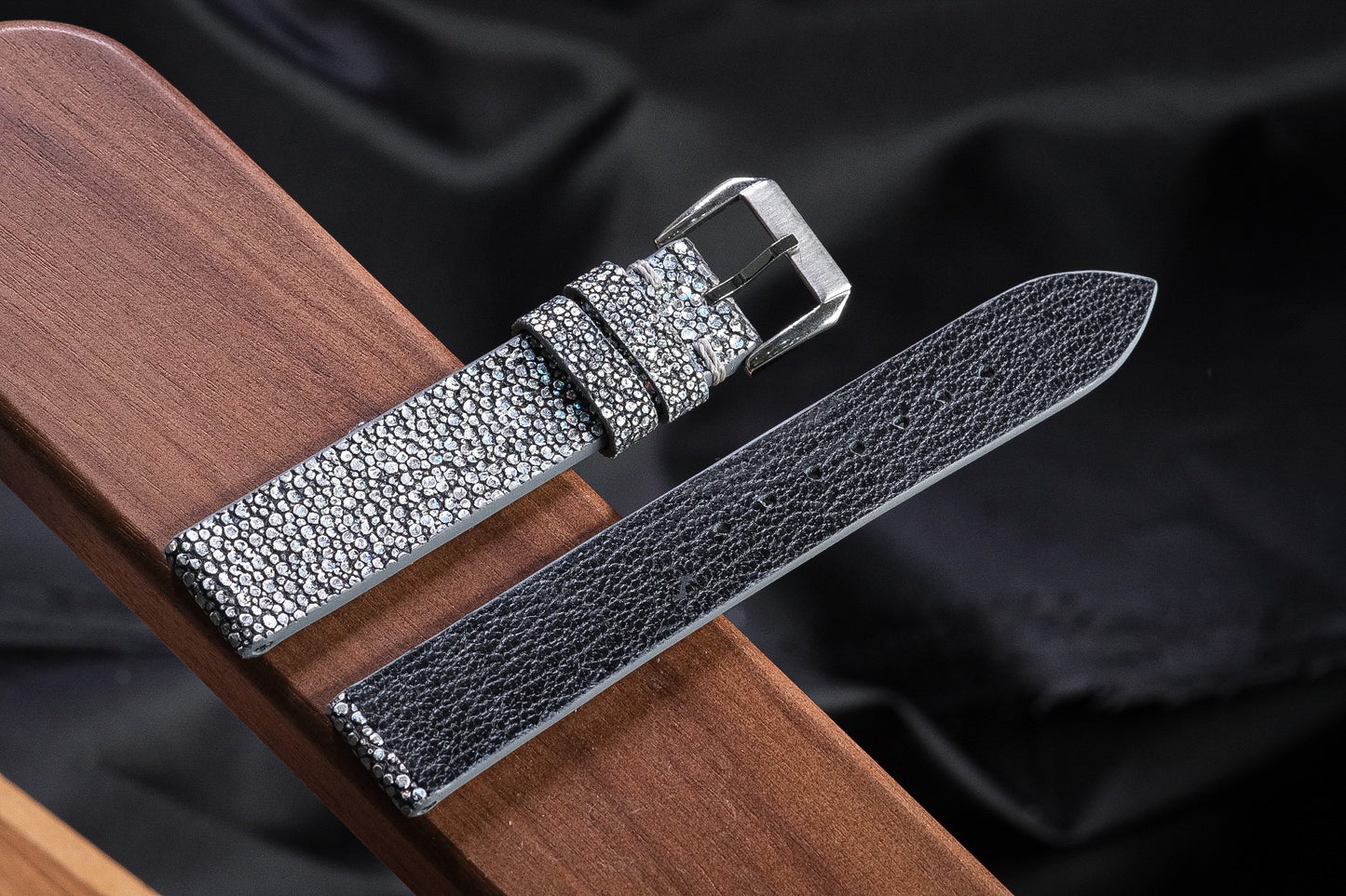 Grey mettallic leather watch strap HDST144