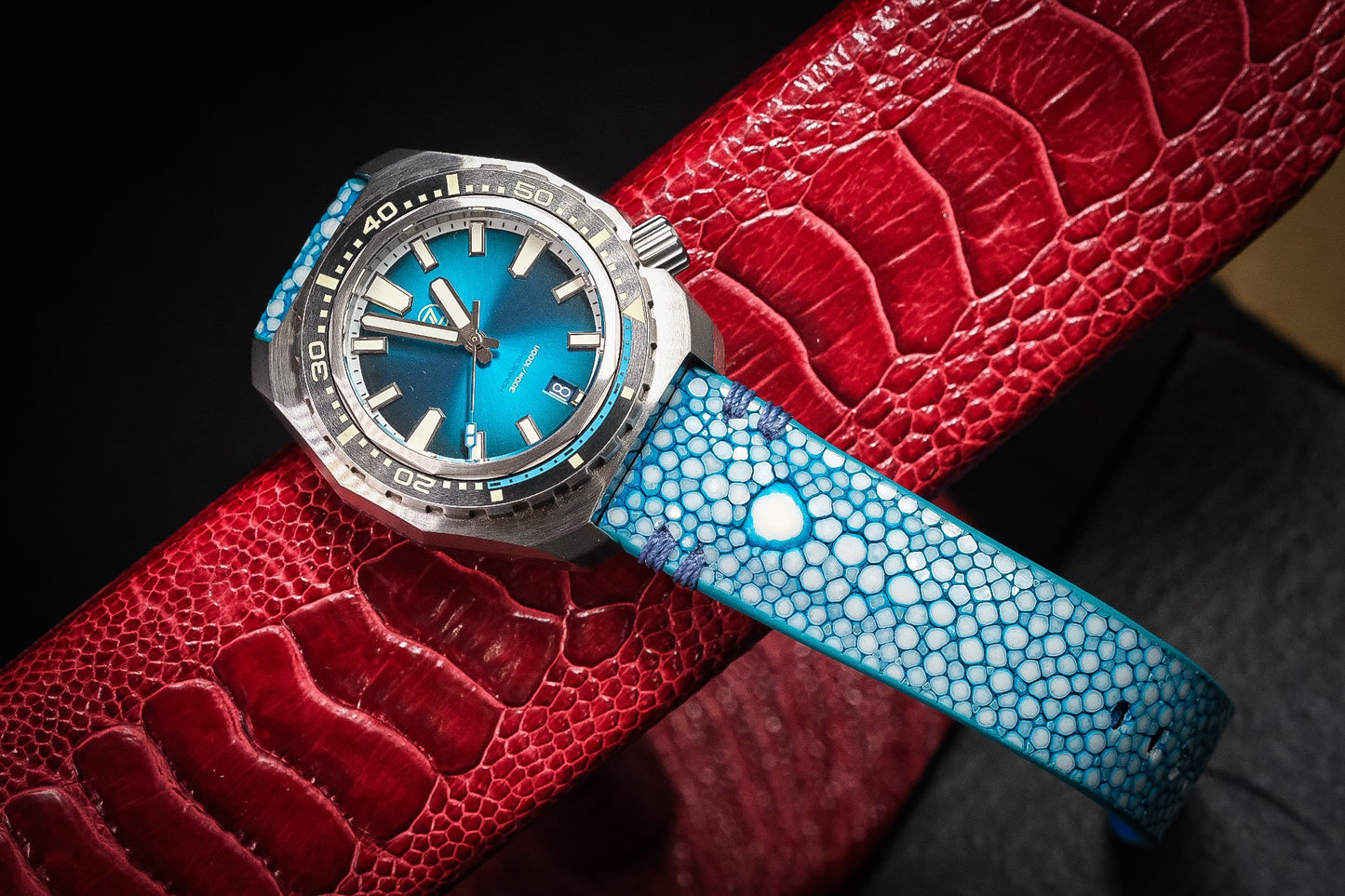 BLUE SINGLE PEARL LEATHER WATCH STRAP