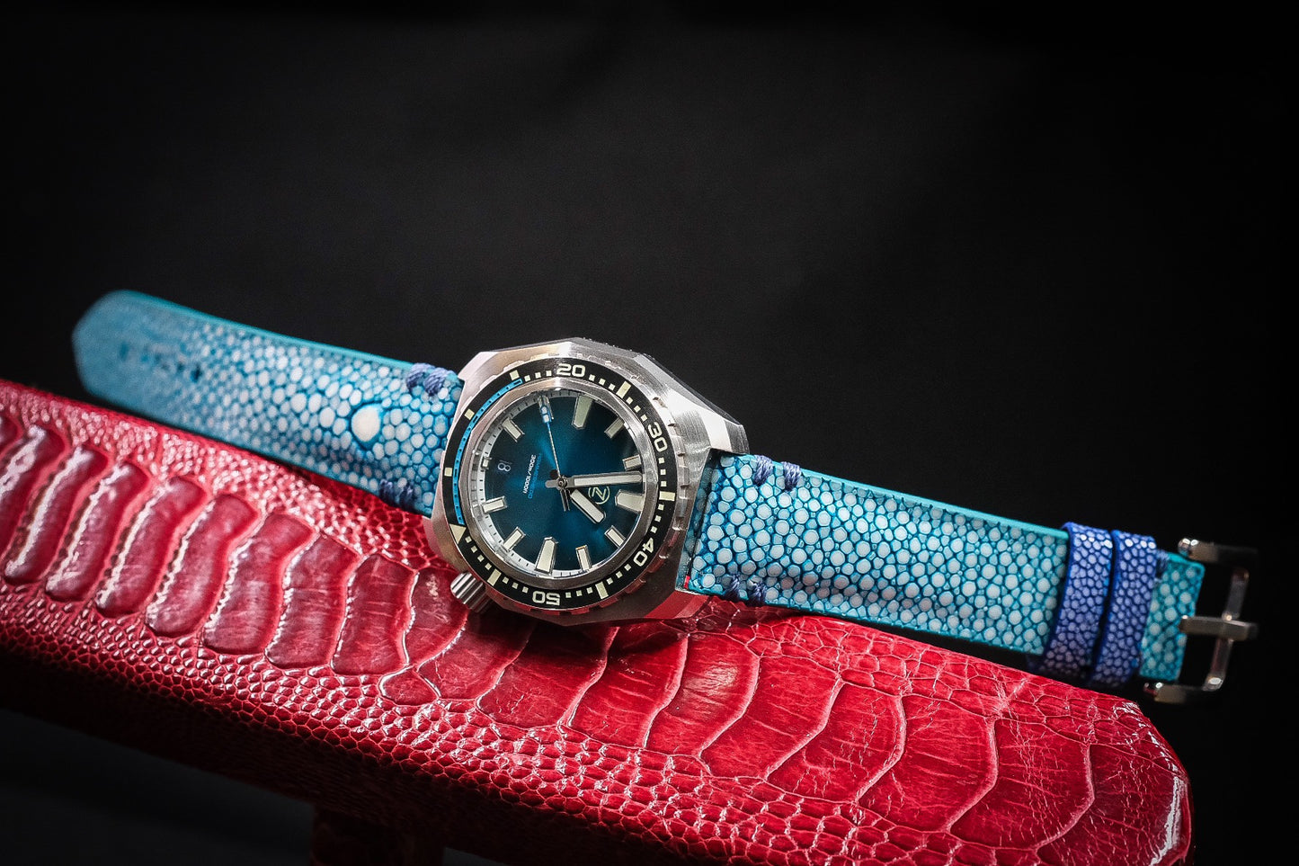 BLUE SINGLE PEARL LEATHER WATCH STRAP