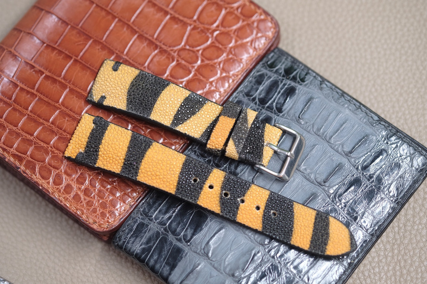 BLACK AND YELLOW STINGRAY LEATHER WATCH STRAP RD118