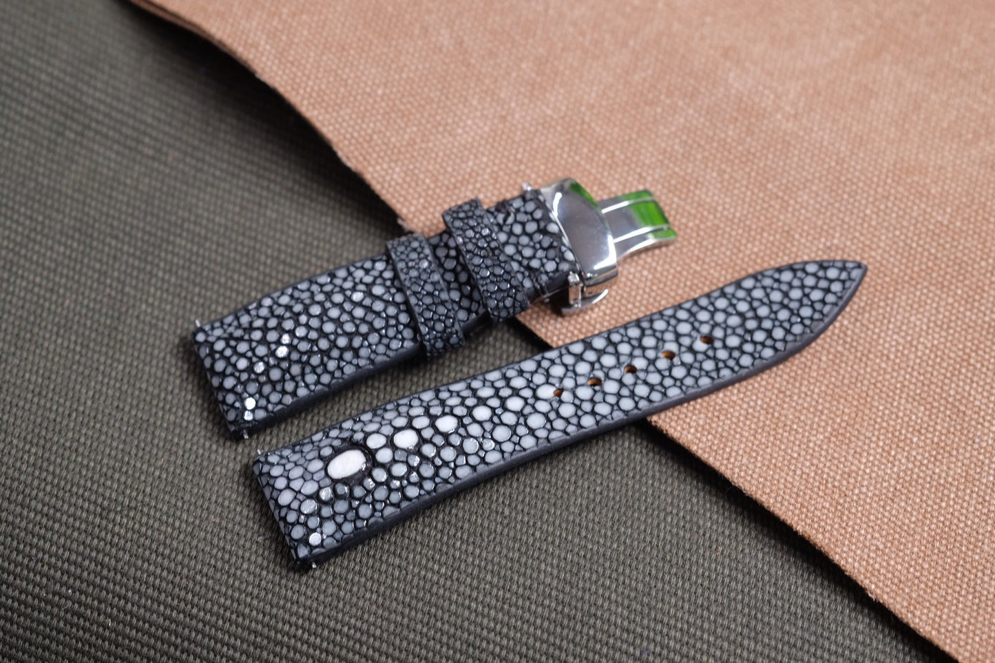 Black double pearl stingray strap