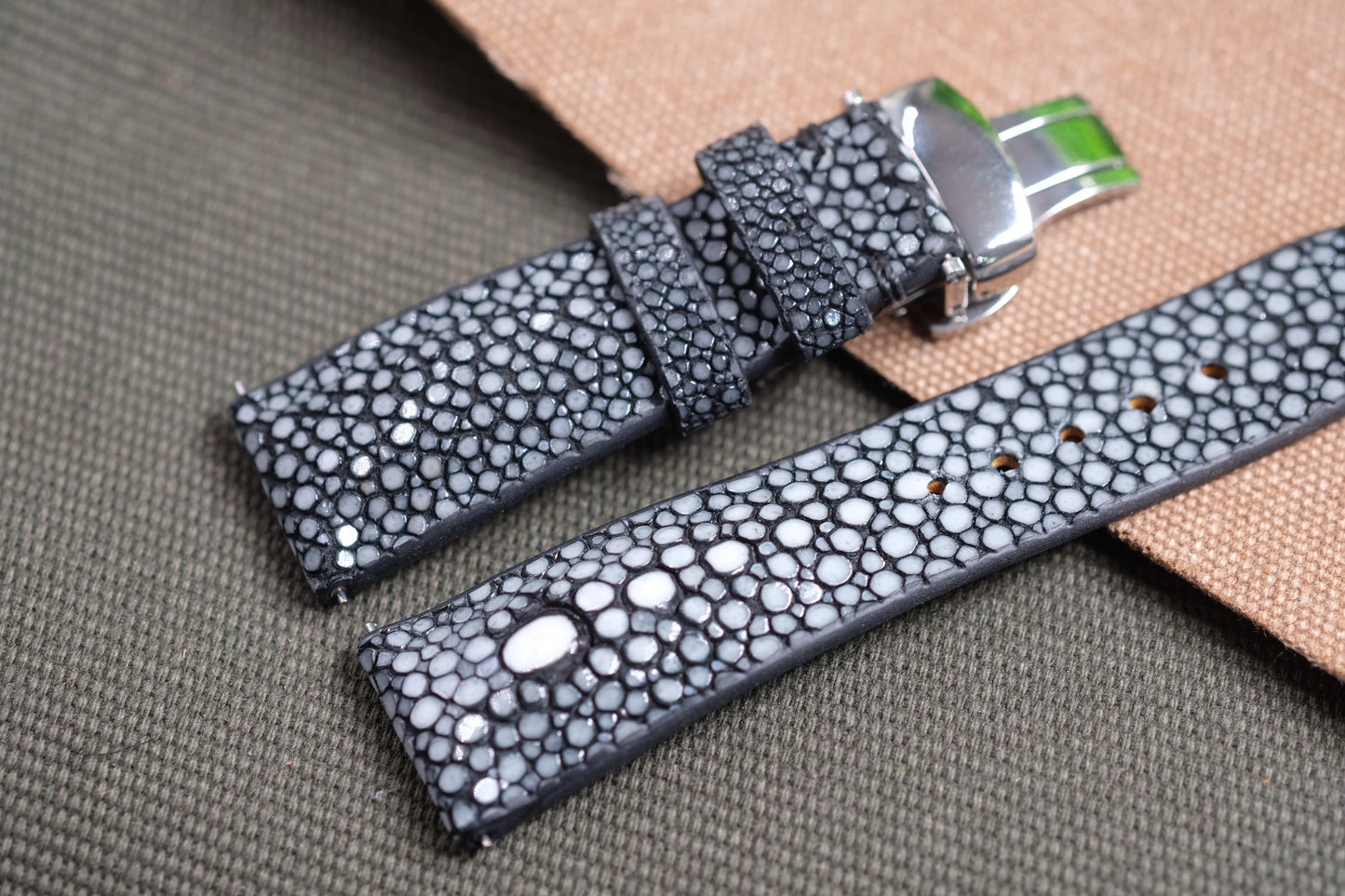 Black double pearl stingray strap