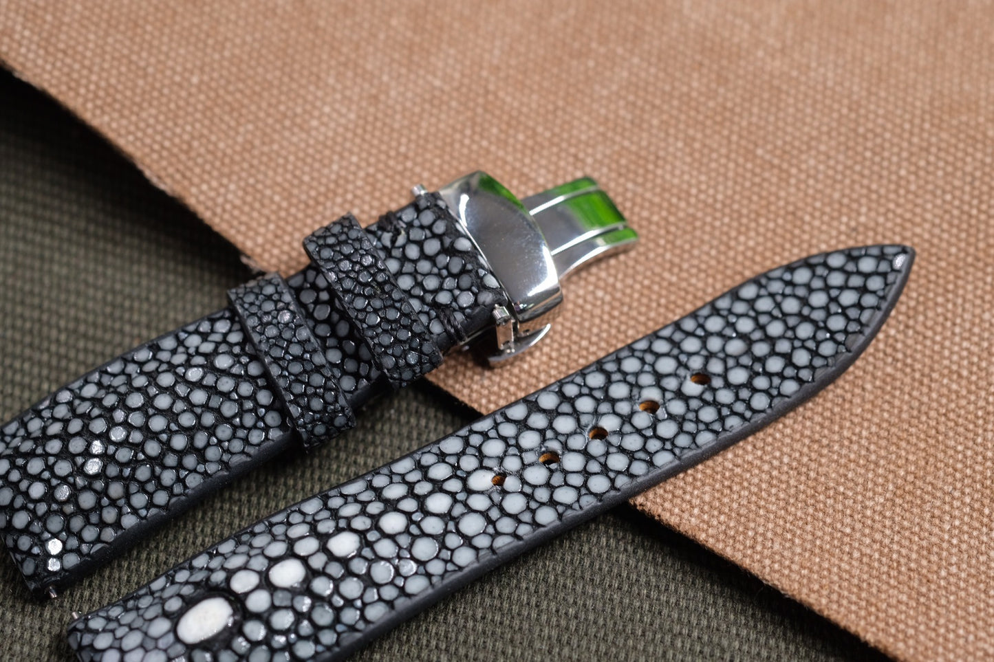 Black double pearl stingray strap